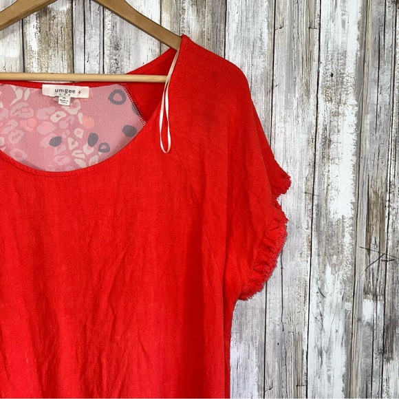 Umgee Red Animal & Floral Print Back Panel Linen Fringe Blouse - Picture 4 of 6